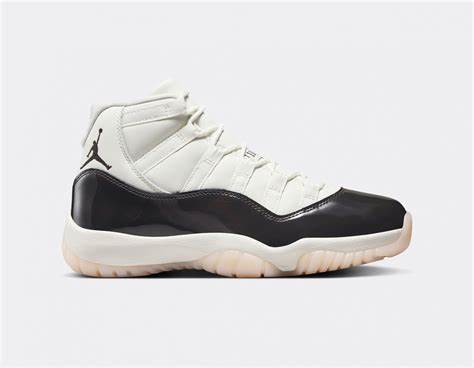 JORDAN 11 NEOPOLITAN WOMENS